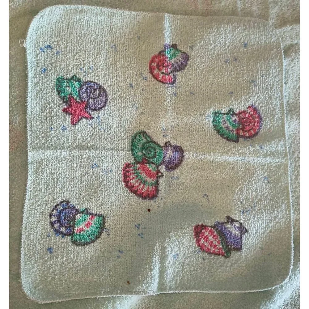 Dundee seashell towel set vintage NWOT Towel washcloth marine motif shells starf